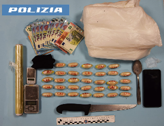 Poliziotto fuori servizio assiste alla consegna di droga a Porto Sant’Elpidio: due arresti e eroina sequestrata